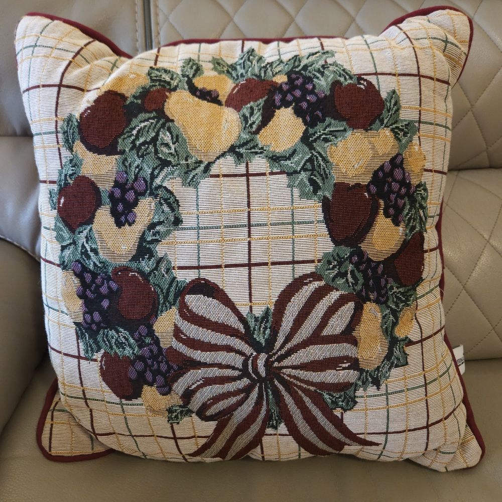 Riverdale Tapestry Christmas Holiday Wreath with Bow Pillow